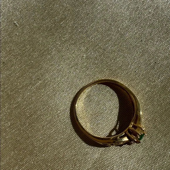 18KT GOLD EMERALD & DIAMOND RING - Picture 5 of 5